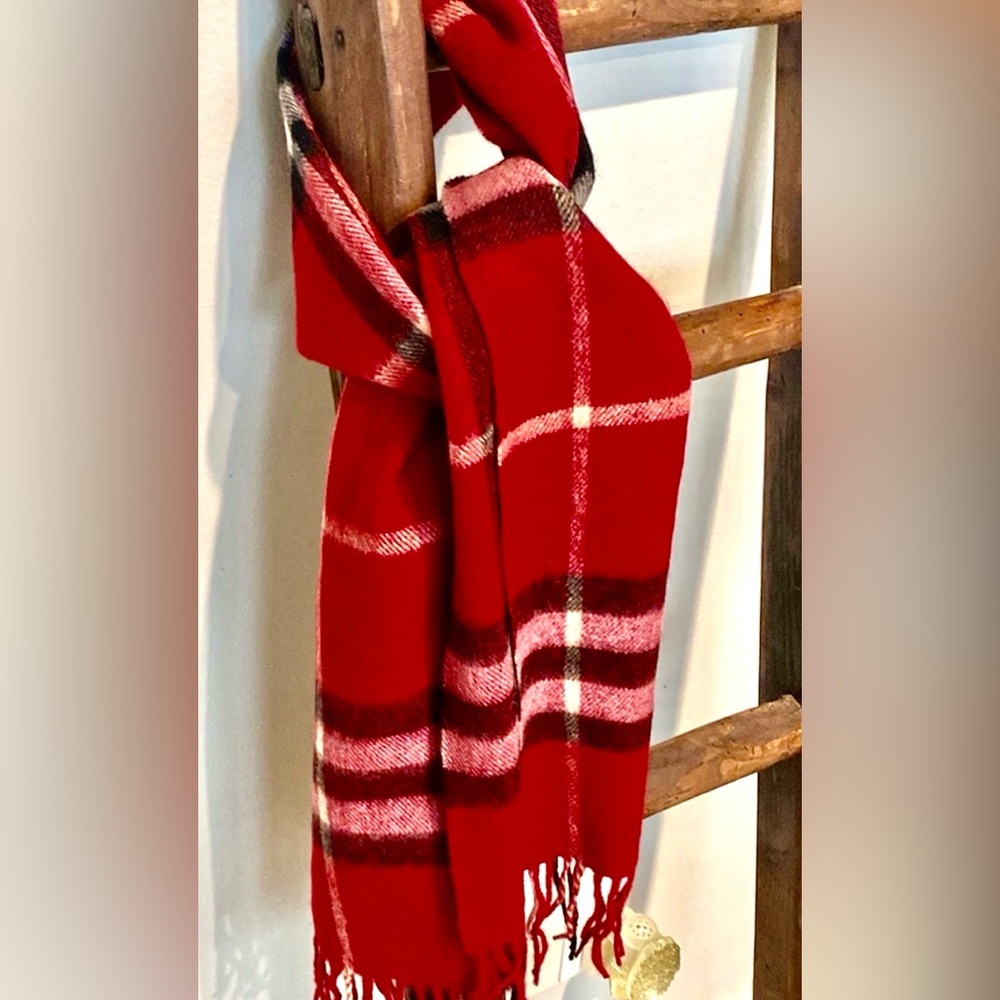BURBERRYS Plaid Red and Black Scarf 100% Lambswool (EUC AUTHENTIC VINTAGE)